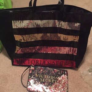 2017 Black Friday tote and wristlet